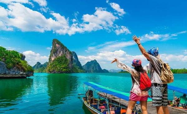 Khách du lịch đến Việt Nam