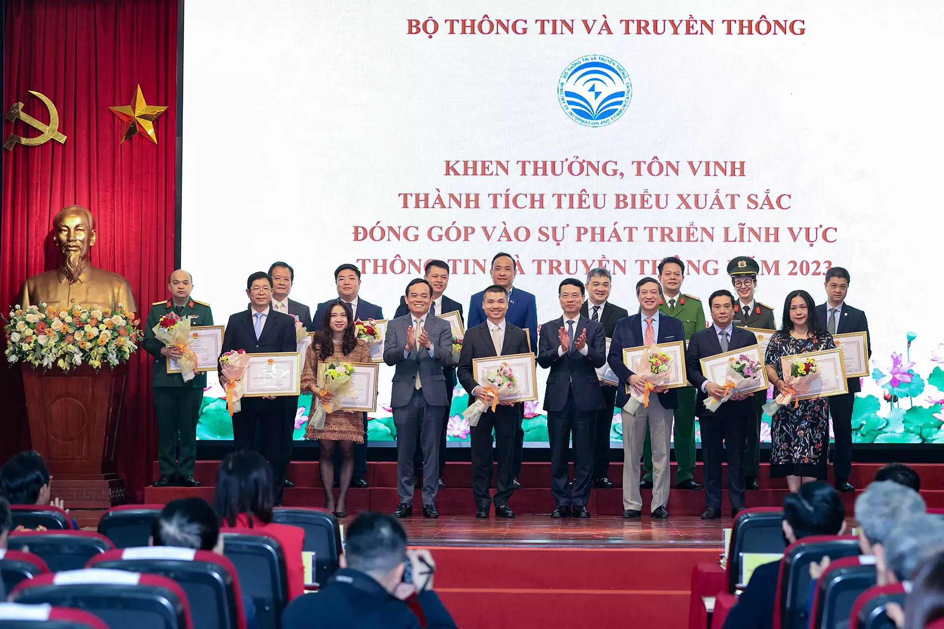 các đơn vị được khen thưởng tại hội nghị tổng kết 2023